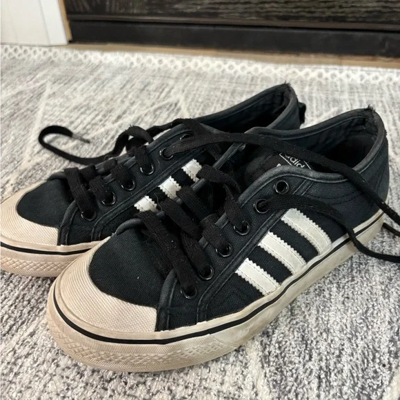 Shoes - Picture 1 of 3